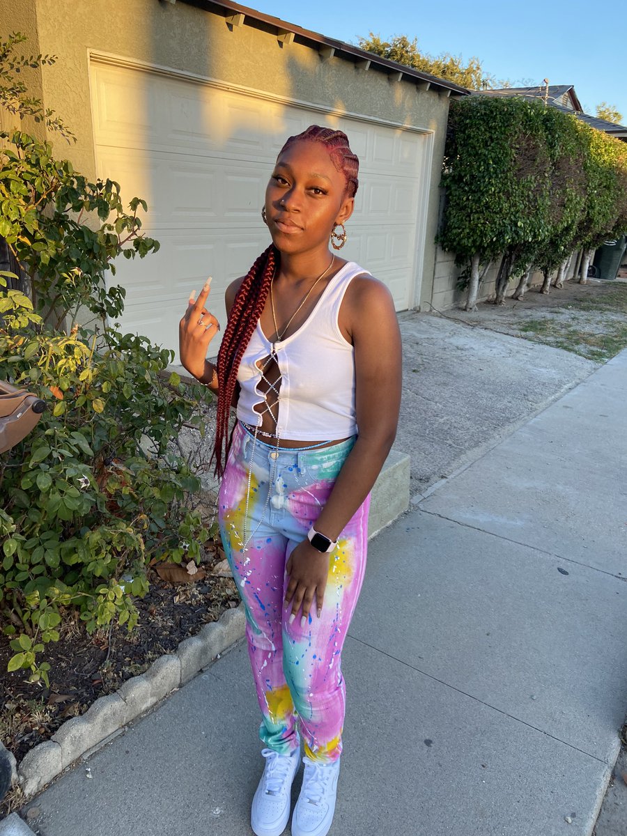 chyelikeshy's tweet photo. IT’S MY BIRTHDAY SO TALK TO ME NICE😏 https://t.co/Bf7hri56df