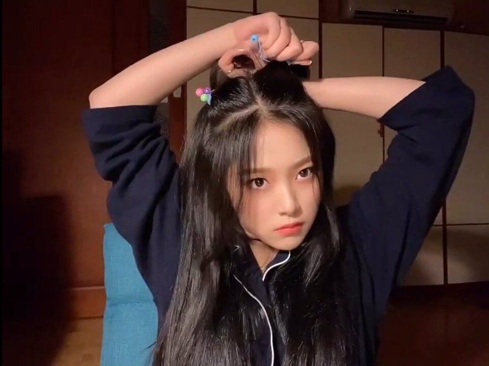 A THREAD OF PHOTOS FROM HYUNJINS VLOG (090920) @loonatheworld  #LOONA  #LOONALOG  #LOONA