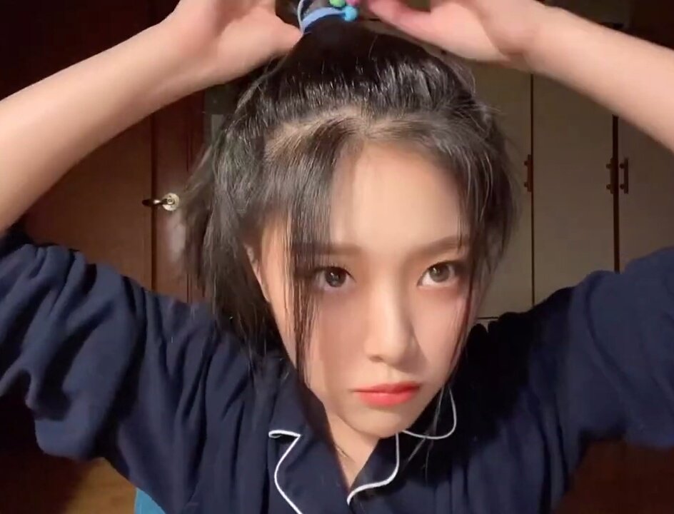 A THREAD OF PHOTOS FROM HYUNJINS VLOG (090920) @loonatheworld  #LOONA  #LOONALOG  #LOONA