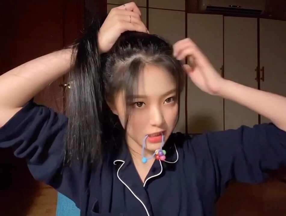 A THREAD OF PHOTOS FROM HYUNJINS VLOG (090920) @loonatheworld  #LOONA  #LOONALOG  #LOONA