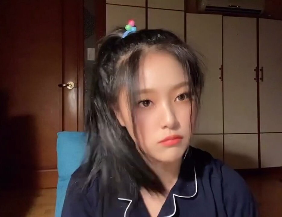 A THREAD OF PHOTOS FROM HYUNJINS VLOG (090920) @loonatheworld  #LOONA  #LOONALOG  #LOONA