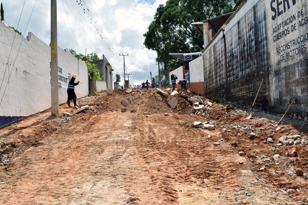 #ObraPùblica2020 
Arranque de la urbanización en la calle Benito Juárez de la cabecera municipal. FAFEF 2020
 <a href="/TonatiuhCC/">Tonatiuh Cervantes</a>  
<a href="/SeleneSalazarP/">Selene Salazar</a>