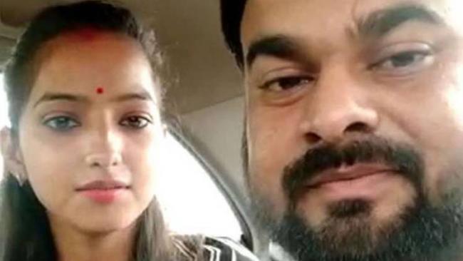 007AlimGhazi's tweet image. बरेली के बेहद चर्चित साक्षी मिश्रा व अजितेश कुमार  विवाह प्रकरण को एक साल से अधिक हो गया है। भारतीय जनता पार्टी के विधायक राजेश मिश्रा की बेटी साक्षी मिश्रा ने आज बेटे को जन्म दिया है। अजितेश और साक्षी को बहुत-बहुत मुबारकबाद।
#Sakshimisra #Ajitesh