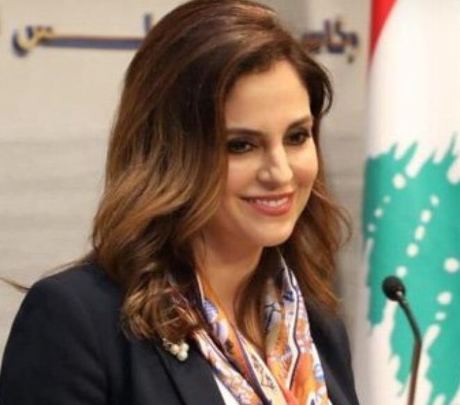 BilaRakaba's tweet photo. وزيرة الاعلام #منال_عبد_الصمد تستقيل من الحكومة..
#علقوا_المشانق #beirutblast #beirutexplotion #انفجار_بيروت #مرفأ_بيروت https://t.co/PZxChOMPnJ
