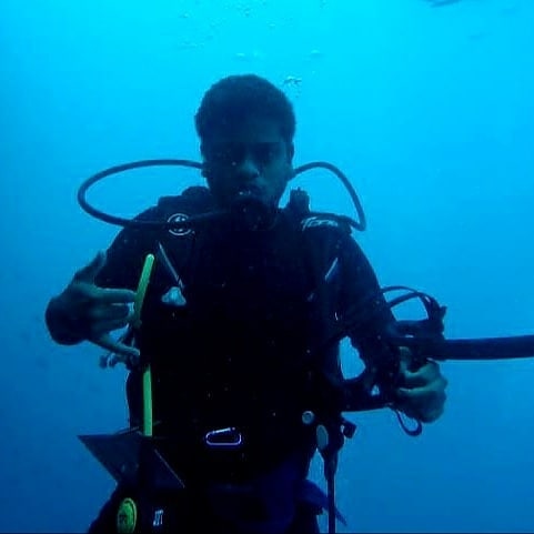 DiveDesk's tweet image. From firefighting gear to scubadiving gear, conquering the elements 🔥🌊

📸 @adam_shahydh

#divecourse #padi #padicourse #scubadiving #divelocal #explore #underwaterworld #learnwithjumba #learnwithshakir #getyourpadi #malecity #maldives