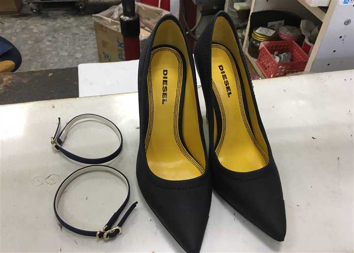 くつ修理なかじま パンプスにストラップを後付けします 今回はアンクルストラップですね ストラップ持ち込みで それを通すループを取り付けました 着脱可能なので たまには違うストラップを通しても楽しいかもしれませんね お問い合わせはこちらから