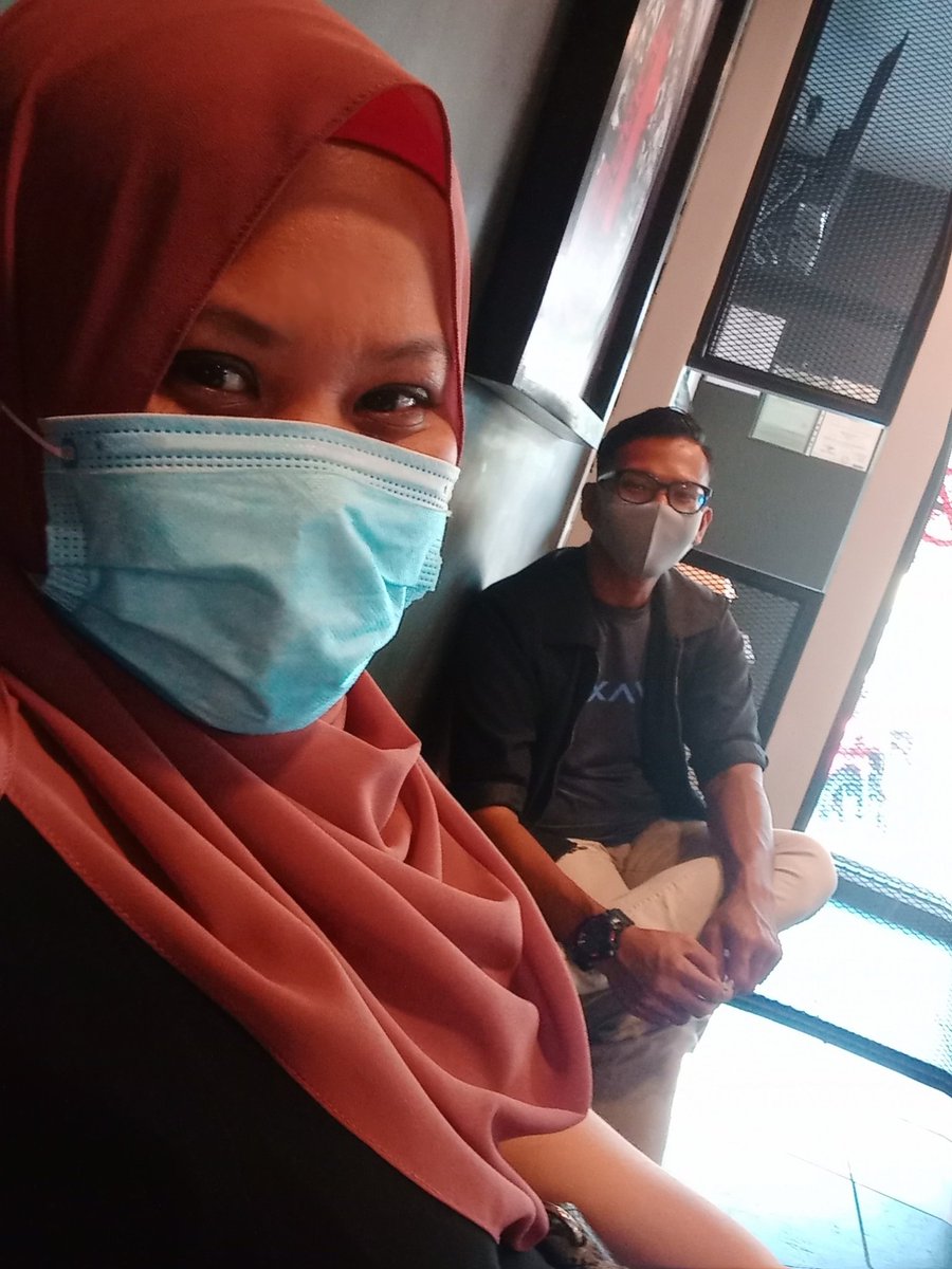 NairaAlisya's tweet photo. Waiting for pizza....
Adik adik minta tukar kfc kepada pizza hut..kita ikutkan saja janji mereka bahagia
#withluv
#persis
#baitulsakinah
#kualaterengganu https://t.co/xiVDVVl1pP