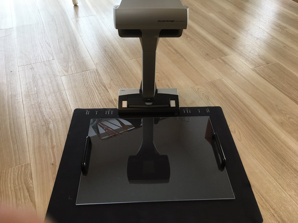 manga_gorilla's tweet photo. 前々から非裁断式のスキャナが欲しいなーと思っていたが漸くScanSnap SV600を購入

これで又一歩野望に近づいた https://t.co/jCop1TW8W1