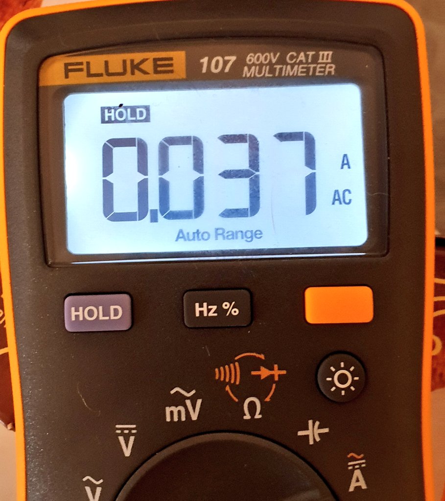 So no surprises that 9W LED-filament has better light output than a 11W CFL. Now, a regular 9W LED warm white bulb (left) vs LED-f (right). Both draw 8.6W (37mA after 3 min at 232V). Light output identical when measured with SLR though reflector LED looks dimmer here). 4/n