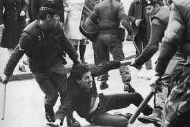  #OTD 9 August 1971, Internment is introduced in Northern Ireland. There was a list of 450 people to be arrested, but a total of 342 were picked up. All but two were Catholics and nationalists. No loyalists were arrested.  https://www.theirishstory.com/2012/08/10/today-in-irish-history-9-august-1971-internment-is-introduced-in-northern-ireland/#.Xy-8J4hKjIU