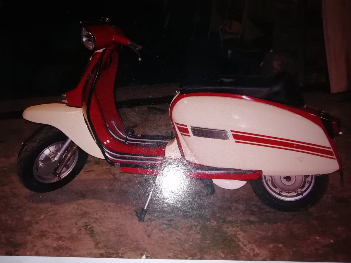 clive_chadwick's tweet photo. Where is it now?? Me Scoot from 2005ish - built by Andy Francis, painted by Pip. GP TS1 225 canny bit of kit 👍 https://t.co/KDnEWNmbzt