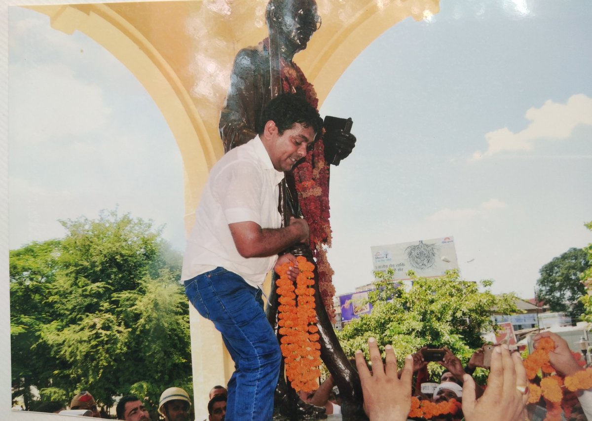 vijaykbandhu's tweet photo. ●देश बेहाल और आपदा घनघोर है,
उसकी आड़ में निजीकरण चहुँ ओर है।

#NPSनिजीकरणभारतछोड़ो

@IndiaToday @ndtv @News24 @News18India  @abpnewshindi @ZeeNews @CNBC @SamriddhiNews @NavbharatTimes @DDNewslive https://t.co/ULeKj4xD70