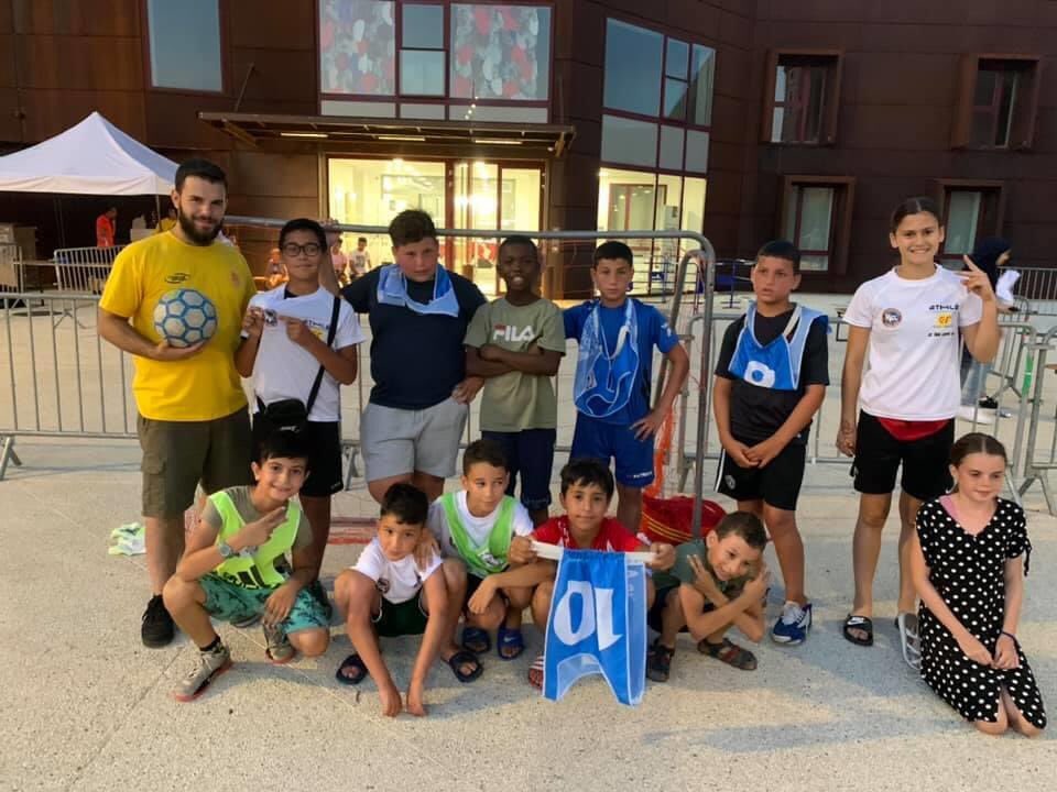 KGSFutsal's tweet photo. #ACTIONSPORTIVE

Superbe journée sportive qui s’est déroulée ce samedi sur le parvis de la Boxe Briand 🥊 @mulhouse 
L’activité futsal a été mise en place pour le bonheur des enfants et en compagnie de notre joueur @Bateriafutsal 
Bravo aux organisateurs de l’Elan Sportif 👏 https://t.co/nmNVYhG4P9