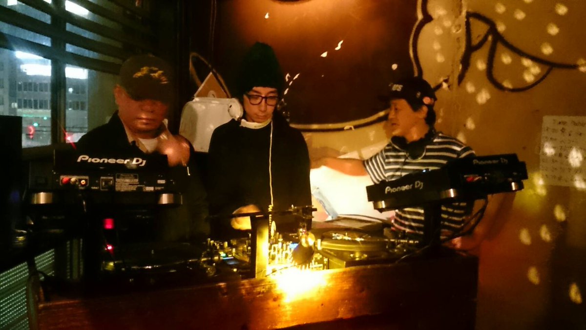 FunkBox2's tweet photo. 今夜は、青山蜂でダブルサイダーです。
感染対策はしっかりやります。
お待ちしです。
#ダブルサイダー
#青山蜂
#ClubEvent
#DJEvent
#DJ
#クボタタケシ
#KZA
#川西卓
#KetaTheDisco9
#BoboJames
#ECD
#毎月第2日曜日 https://t.co/TorbYLyTzf
