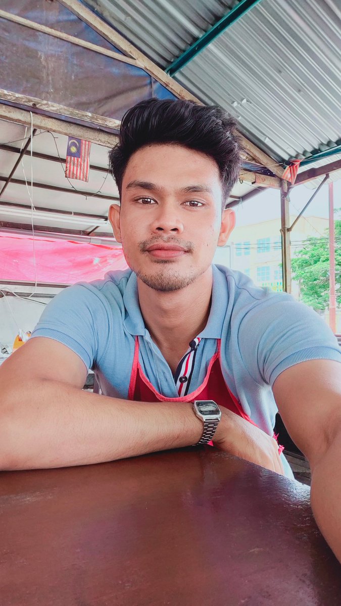 TinKic's tweet photo. Kite Kerja kedai makan jer layak Tak jadi boyfriend awak 👉👈 https://t.co/xAlALC9hpr