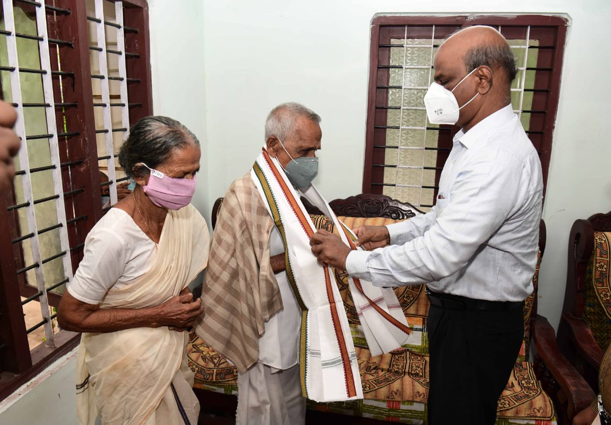On the anniversary of the Quit India Movement , honoured Sri Janardhanan , Freedom Fighter from Aryad in Alappuzha district  . Felicitated him on  behalf of Respected President of India by presenting shawl and Angavasthram ....

#rashtrapatibhavn
#SalutingFreedomFighters
