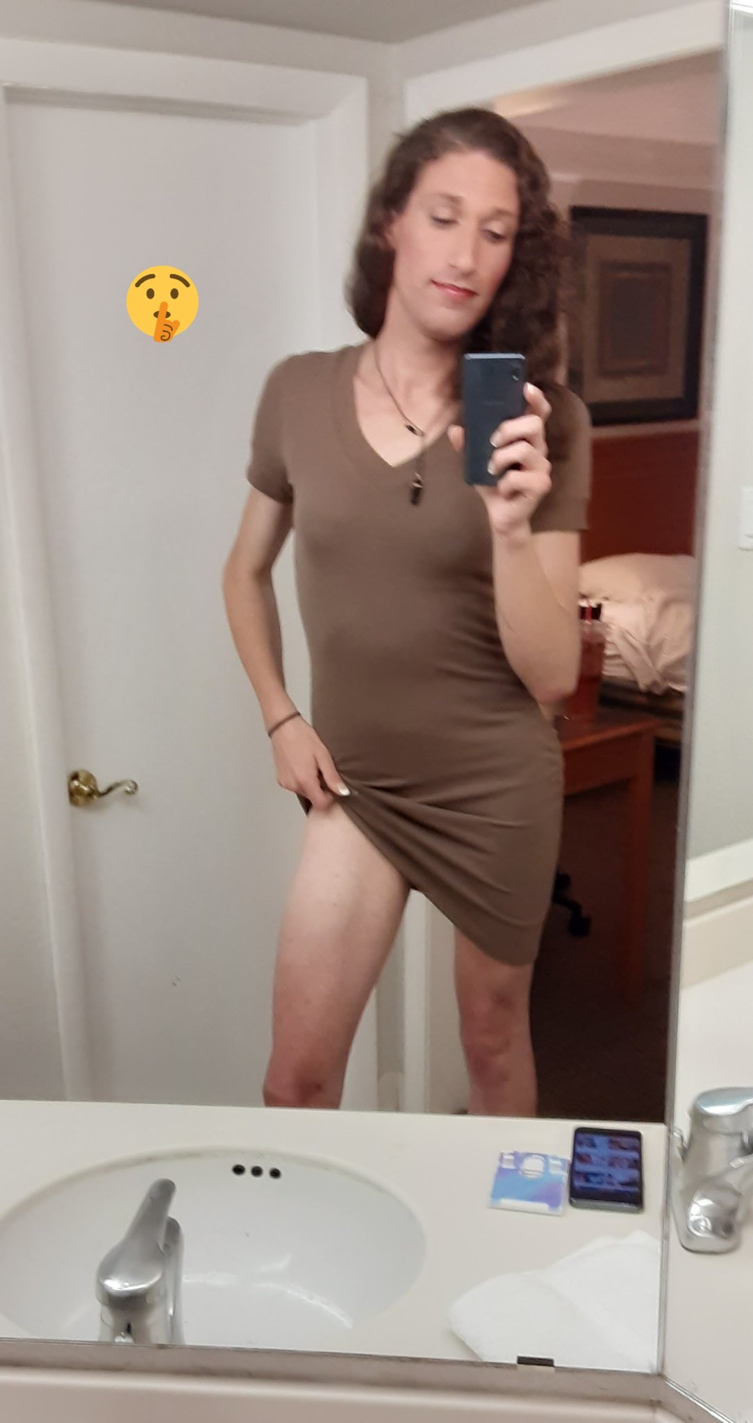 3 pic. Feelin' cute.. At the hotel, right before checkout #girlslikeus #mtf #TransIsBeautiful #transandproud #TransWomenAreWomen https://t.co/gPGpcNWJSs