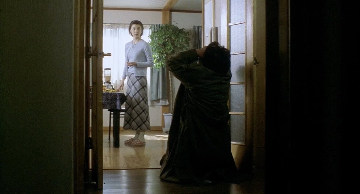 Background X shapes I noticed (3/5)Skirt pattern/bag straps/cord+hangar/railings