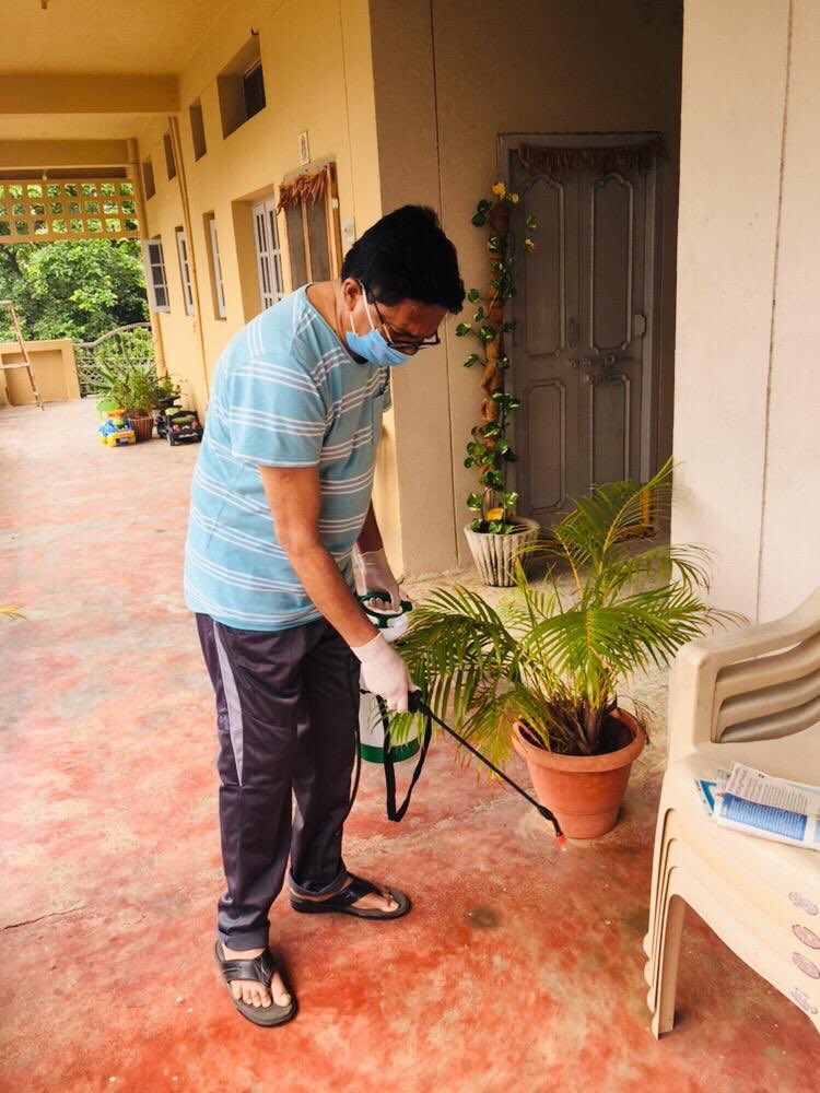 MarriYadava's tweet photo. Today (09-08-20)Continued the cleanliness drive at my residence,as per the call given by our Hon’ble Minister @KTRTRS Garu to eradicate the spread of seasonal diseases.@trspartyonline @MPsantoshtrs #10minsat10am #keepcleanstayhealthy https://t.co/svGPJdlj0k