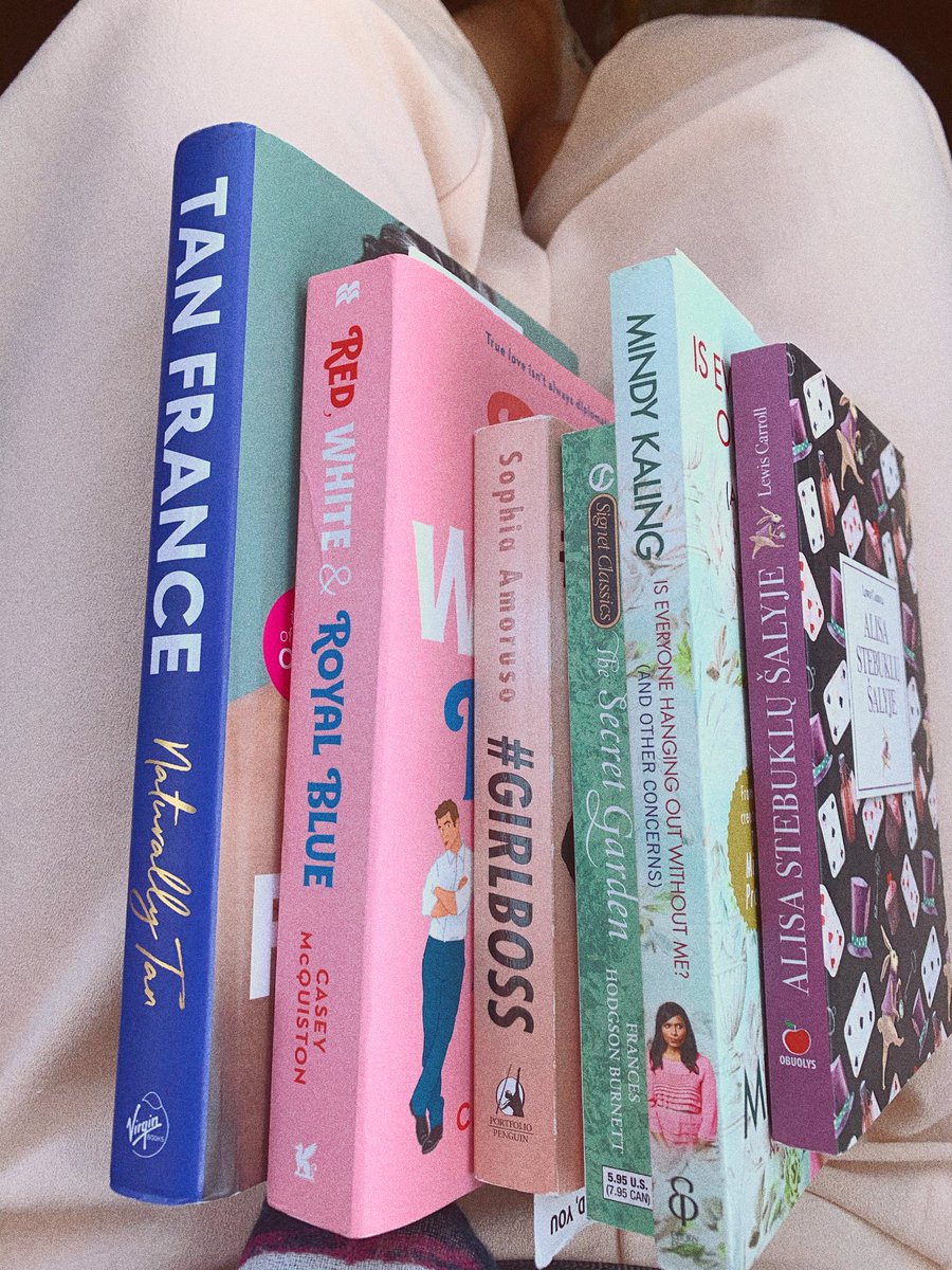 lausfilmcorner's tweet photo. This is what happens when you cannot decide which book to take with you on a two days trip 😅 #BookLoversProblems https://t.co/mM2qiwhfz8