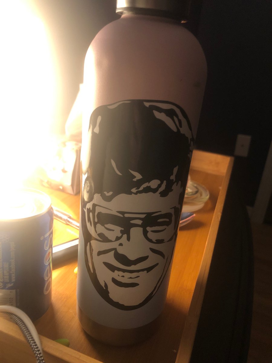 EhThroughZed's tweet photo. No, YOU’RE eating poutine in bed at 1:30am.

One of the best things about being back in Canada. Thanks, @poutinerie. Also, I may have carefully taken the sticker off the bag and put it on my water bottle.

#dontjudge #poutine #delicious https://t.co/jSCSpFsbos