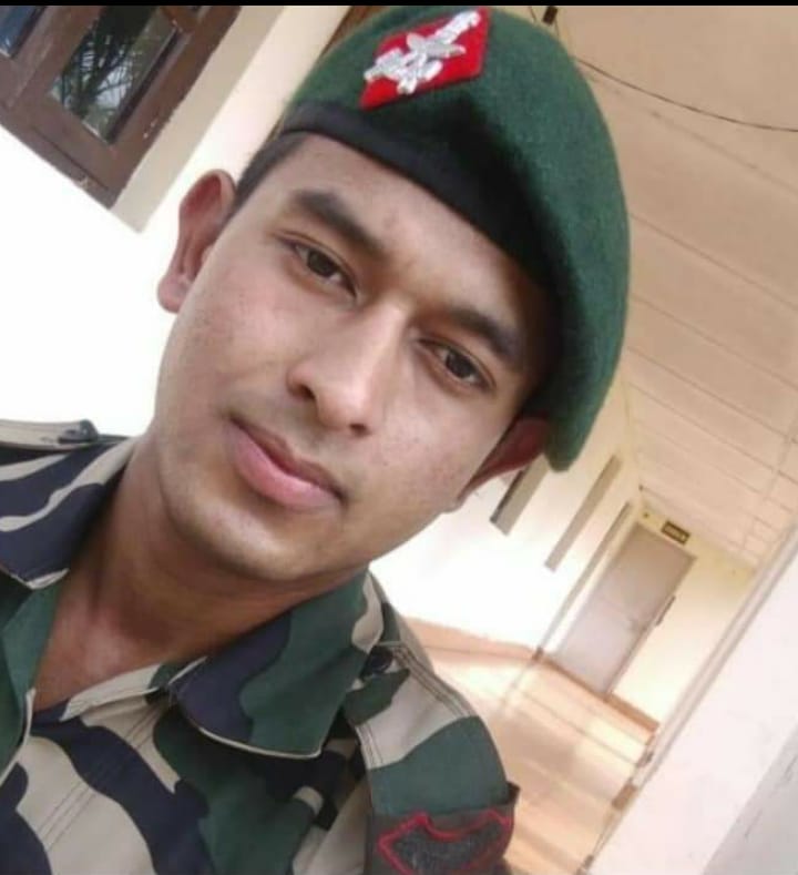 SohanSinghNeg10's tweet photo. इन आत्म हत्याओं का कारण आसाम राईफल्स पर दोहरा नियन्त्रण व सरकार का अपरोक्ष उत्पीड़न ही है।Dual control के कारण आर्मी ड्यूटी करने के बाद भी सेना के जैसे वेतन,भत्ते, पेंशन, व सुविधायें न मिलने के कारण अत्यधिक मांसिक बोझ का ही यह प्रतिफल है।@narendramodi@AmitShah#EndDualControlOfAR https://t.co/y280jVQYEc