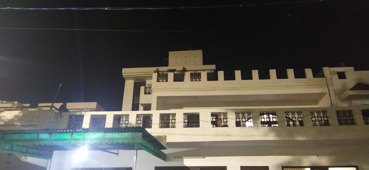 uchitgupta's tweet photo. Despite inumerous complaints to Municipal Corporation, thr has not been any action against monkey mence in Kaveri Kunj,Kamla Nagar. Children &amp; elderly are living in horror. Pls take notice @OfficeOfDMAgra @PrabhuNs_ .
Our @smartcityagra shud not be like this. https://t.co/Cw3aVyQjml
