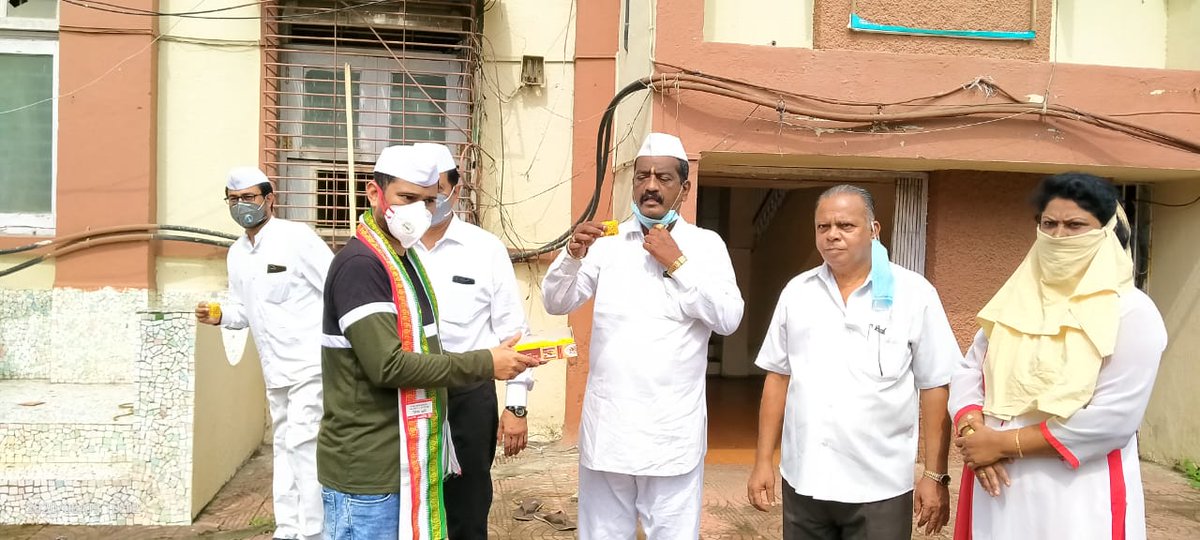 IYCMaha's tweet photo. Vasai Virar Youth Congress celebrated Indian Youth Congress foundation day at Vasai taluka congress bhawan. IYC Flag hoisted by Vasai Virar District Youth Congress President Kuldeep Vartak

#IYCFoundationDay https://t.co/LzrMVgaBRV