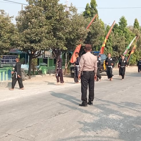 polsek_tangen's tweet photo. Pengamanan kegiatan pendadaran SH teratai di SMP 1 Tangen, minggu pagi (9/8/2020) #shteratai #pendadaran #tetaprukun #amankondusif https://t.co/KuNvMAPEm5