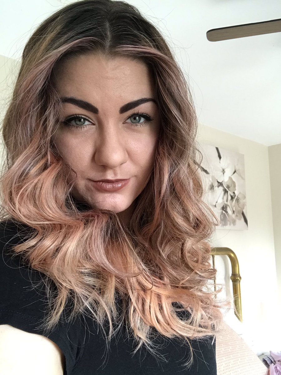 maahl13's tweet photo. I don’t sleep anymore so I’ve decided it’s time to make a thread of my hair colors as la croix .... 1/12 (strap in folks) https://t.co/a8y6YOtRe1