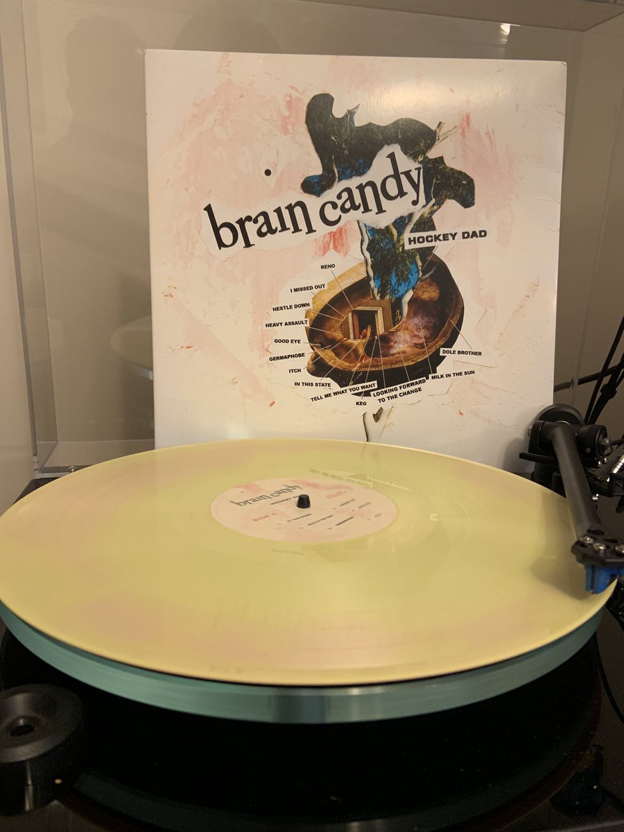 BernardZuel's tweet image. Countering rhe grey wetness with some sun-coloured rock from @hockeydadband. Good record. #braincandy #hockeydadband #sundayvinyl