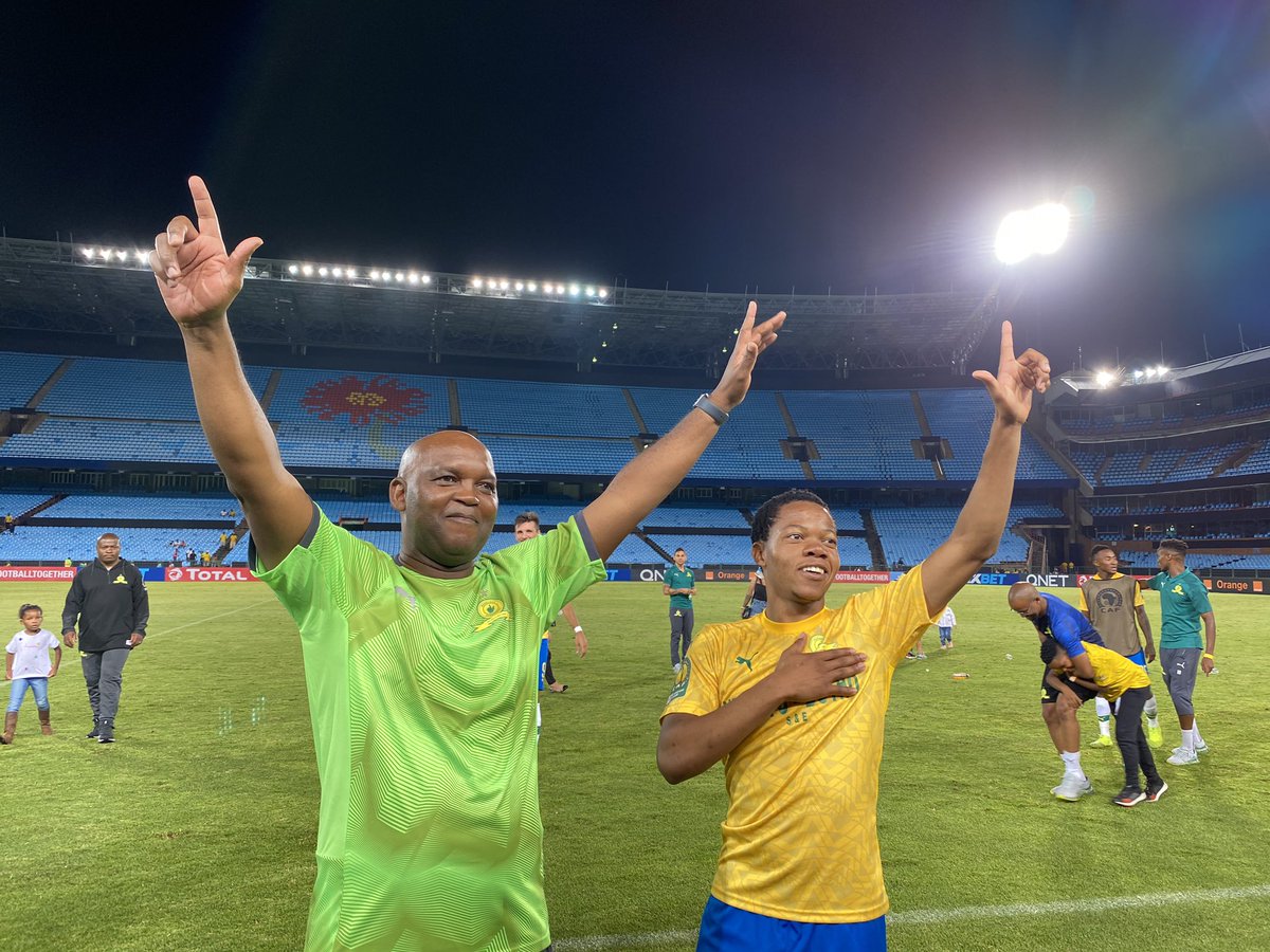 zamagembe's tweet photo. Sandawana I'm marking a register, nikhona??
Phakamisa inombolo sibone!!👆👆👆
#Sundowns https://t.co/P9a8C4kaCK