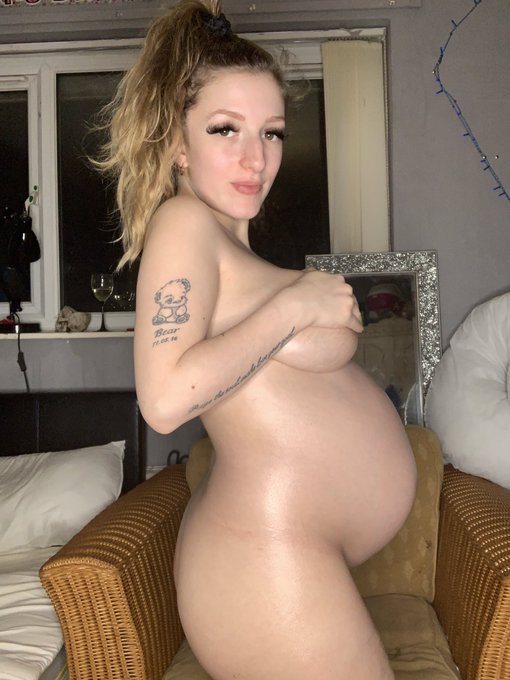 Natasha Tosini’s pics and videos