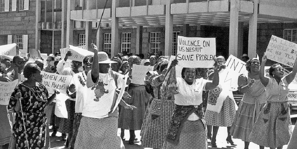 City_Ekurhuleni's tweet photo. On 9 August 1956, about 20 000 women marched to the Union Buildings in Pretoria to protest against legislation aimed at tightening the apartheid government's control over the movement of black women in urban areas. Happy #WomensDay2020 Mbokodo, igama lamakhosikazi Malibongwe!✊🏽🇿🇦 https://t.co/5NQ63YTkaf