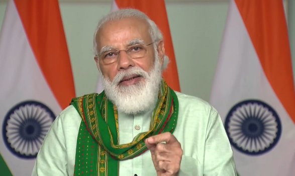 ये हमारे किसान ही हैं, जिन्होंने लॉकडाउन के दौरान देश को खाने-पीने के जरूरी सामान की समस्या नहीं होने दी।

देश जब लॉकडाउन में था, तब हमारा किसान खेतों में फसल की कटाई कर रहा था और बुआई के नए रिकॉर्ड बना रहा था: पीएम श्री <a href="/narendramodi/">Narendra Modi</a> जी #AatmaNirbharKrishi