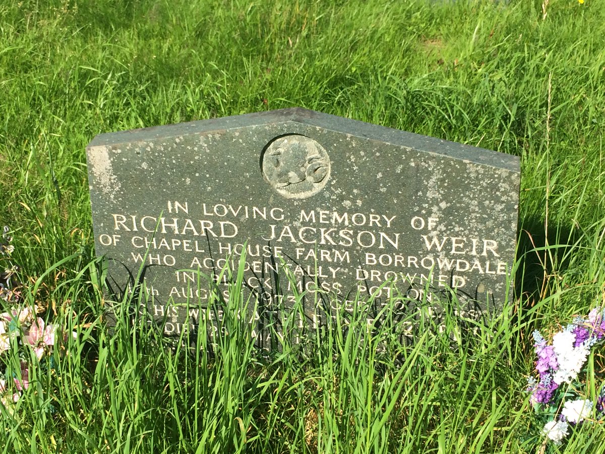 I found out later the valley has its own cuckoo folklore. Locals loved its call so much, they built around it to keep the cuckoo there, so it could be spring forever. But it still flew away as they'd stopped building a course too early. Farm martins & gravestones caught my eye.