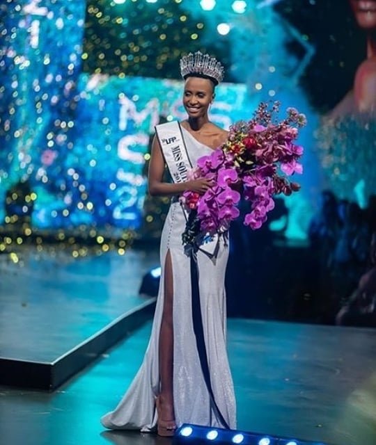 CalvertMaurice1's tweet photo. On this day; one year ago @zozitunzi was crowned @Official_MissSA 2019 at the 61st edition of the pageant ππΏπ¦β€
Happy anniversary Zozi #MissSA2019
#takeupspace #cementyourself #FaceYourPower #EmbraceYourFuture https://t.co/5Xahd3ivmP