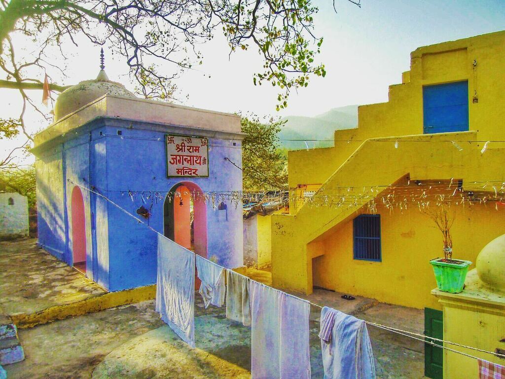 magikindia's tweet photo. A bit of Rishikesh atmosphere on this bright Sunday 🙌
.
.
#rishikesh #rishikeshdiaries #rishikeshtrip #uttarakhand #uttarakhand_travel_diaries #hindu #phototour #travel #indialovers #travelindiagram #travelindia #magikindia #india #indiatravelphotography #mathinitravel https://t.co/YRGeDX8o0s