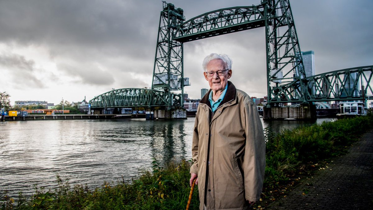 Eus70's tweet photo. #JanHoek, 94 jaar. De schrijver van de Brief van de Dag in @ADnl. Misschien wel de Brief van het Jaar. Lees! ๐๐ฝ https://t.co/4fmmhEzaI2