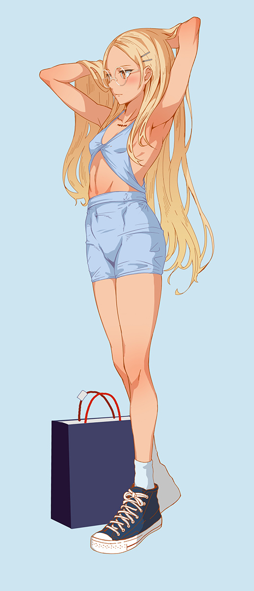 商場裡見到一個穿著類似泳裝的黑皮妹……憑記憶畫了一下,大概這樣🤣 