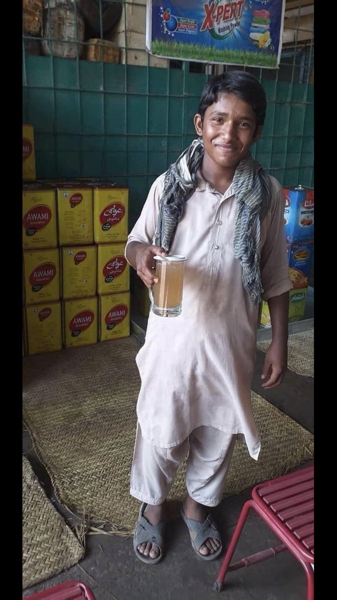 Pksilverlining's tweet photo. A 16 year old Orphan Muhammad Huzaifa who secured 1050 marks in Matriculation
He works in a Juice stall for livelihood and only breadwinner of his 5 siblings and Mother
But this smile remains on his face every moment
#PakistanSilverLining https://t.co/LKweH3xIry