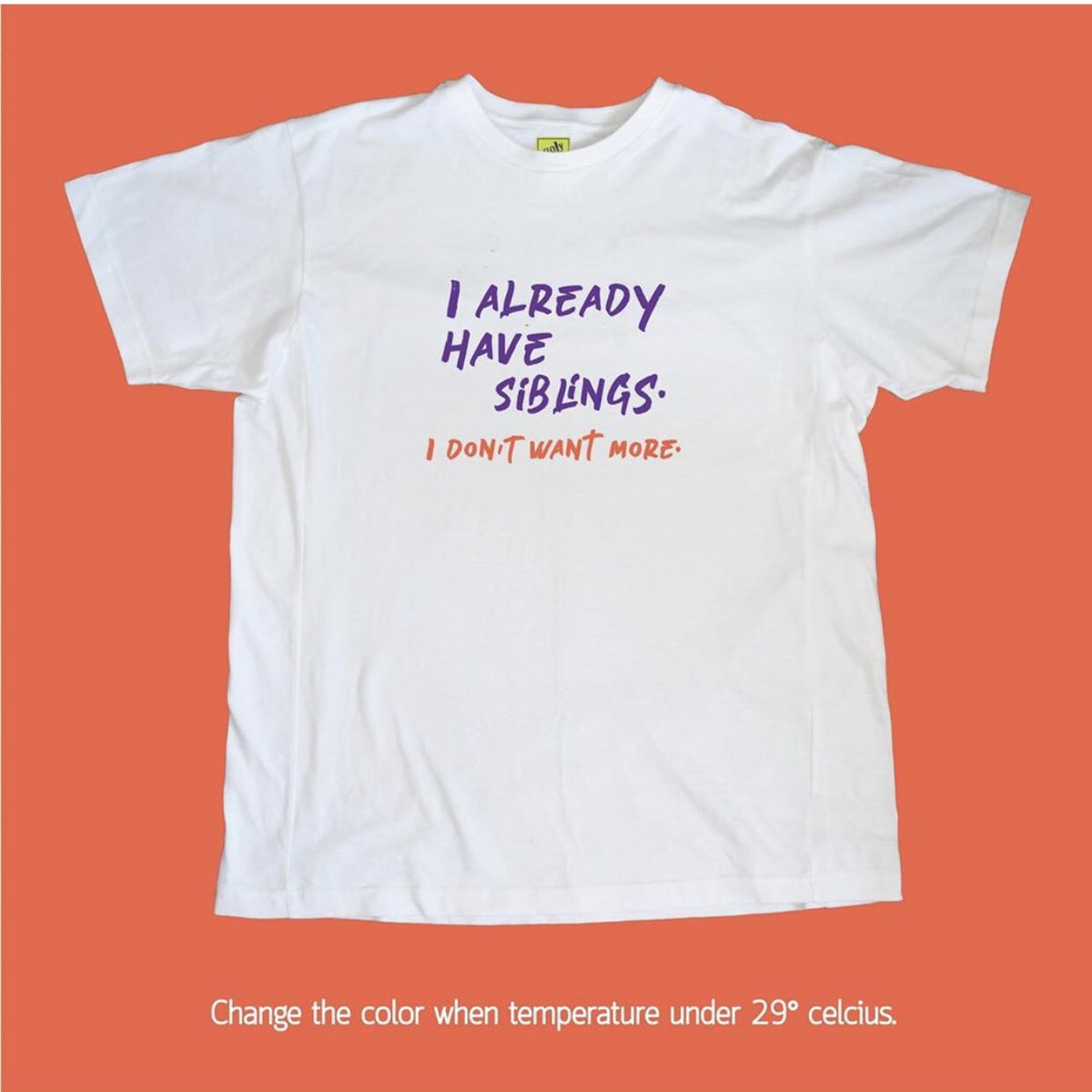 ppetchsp's tweet image. ‘ เสื้อแบรนด์ goly.bkk ‘ 
ㅡ มี 2 แบบ ได้นำเทคโนโลยีเปลี่ยนสีตัวอักษรด้วยอุณหภูมิ เมื่ออุณหภูมิต่ำกว่า 29 องศาเซลเซียส เป็นอะไรที่พิเศษมาก✨
💸 ราคา 520 บาท
🛒 เปิดพรีตั้งแต่วันนี้จนถึงวันที่ 1 กย. 63

; #GulfKanawut #ลูกบอลของคุณบิ๊กกลัฟ