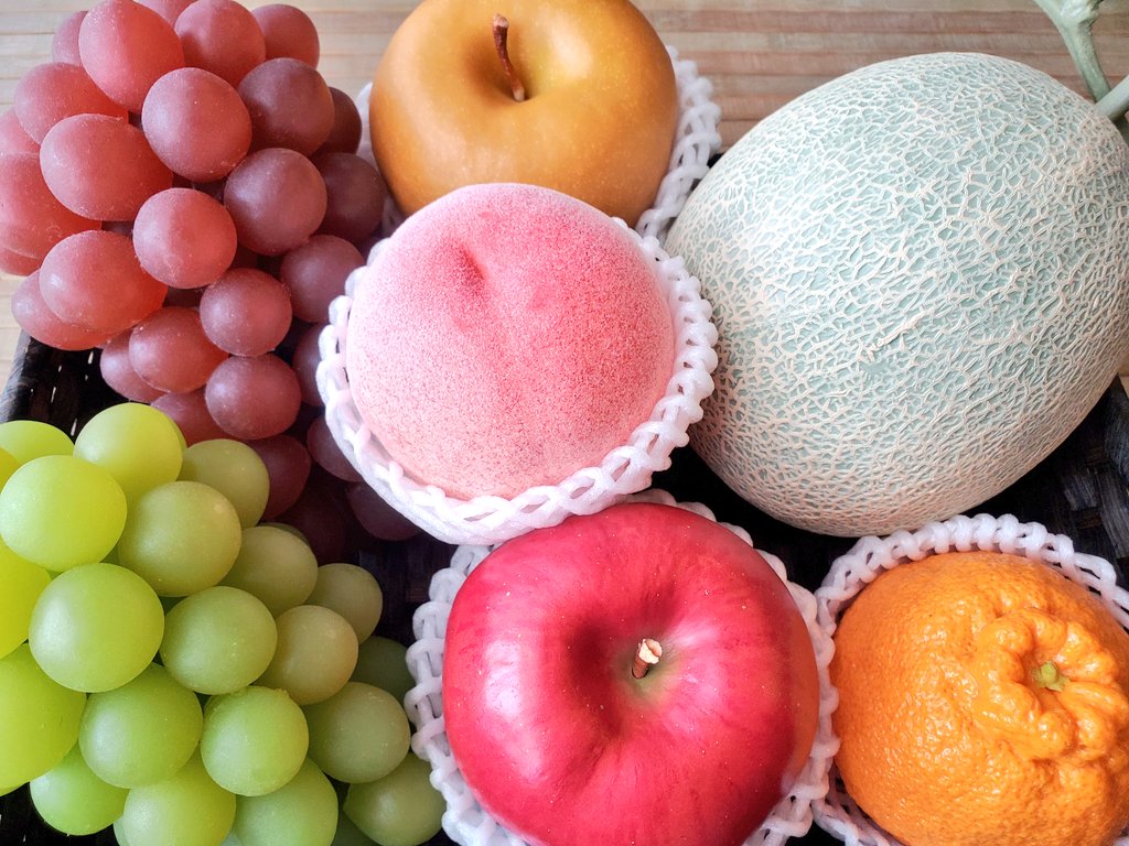 nihonsample's tweet image. お盆の時期ですね
暑い日が続くとお供え物にも気を使いますよね

本物の果物に食品サンプルをプラスして彩り鮮やかにお供えしてはいかがでしょうか？
各種フルーツ取り扱いしております
お気軽にお問い合わせ下さい
nihon-sample.co.jp
#日本サンプル #食品サンプル #お供え #果物 #フルーツ盛り