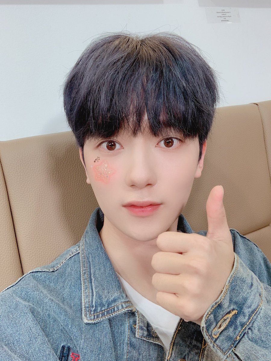 [#신예찬]
Good Bye 1THE9 두 번째 팬싸인회 끝..!!
우리 원더랜드 오늘도 수고 많았어요ㅠㅠ
비도 많이 오는데 여러분 모두 집에 안전하게 있어야 해요❤️
항상 사랑하고 마지막까지 우리 함께해요
사랑해~~❤️❤️

#원더나인 #1THE9
#SHINYECHAN
#GoodBye1THE9 #세어봐