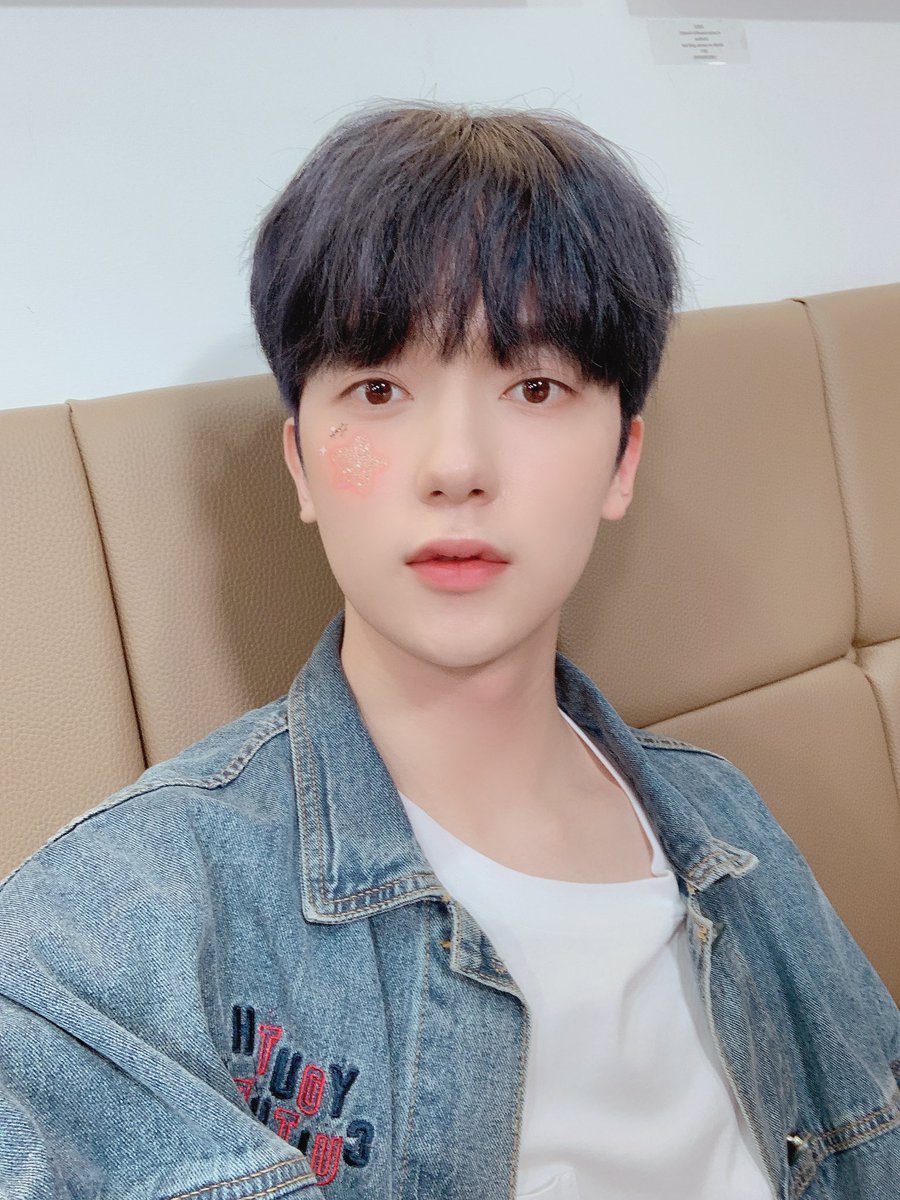 1the9__official's tweet photo. [#신예찬]
Good Bye 1THE9 두 번째 팬싸인회 끝..!!
우리 원더랜드 오늘도 수고 많���어요ㅠㅠ
비도 많이 오는데 여러분 모두 집에 안전하게 있어야 해요❤️
항상 사랑하고 마지막까지 우리 함께해요
사랑해~~❤️❤️

#원더나인 #1THE9
#SHINYECHAN
#GoodBye1THE9 #세어봐 https://t.co/WenbS5pcw1