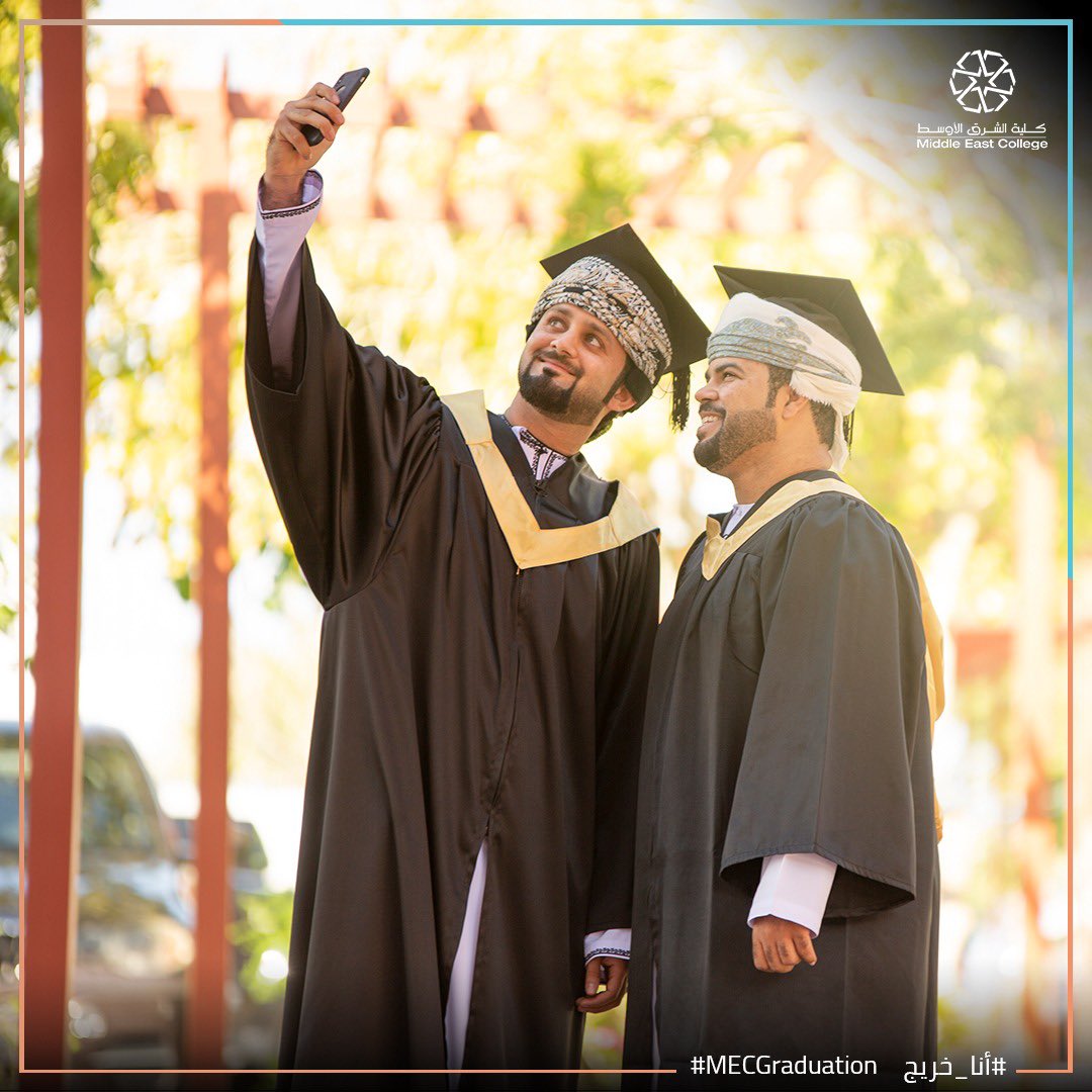 MEC_Oman's tweet photo. يومٌ للذكرى..! 😎😍🎓
#أمئيسيون #كلية_الشرق_الأوسط #حفل_التخرج .
#بداية_فصل_دراسي #الفصل_الصيفي #الصيفي 

.

A day for remembrance.! #Lets_Keep_Learning 🌟💪🏻 #MyMEC #MECLife #onlinelearning #onlineclasses https://t.co/sFBXYnjUYA