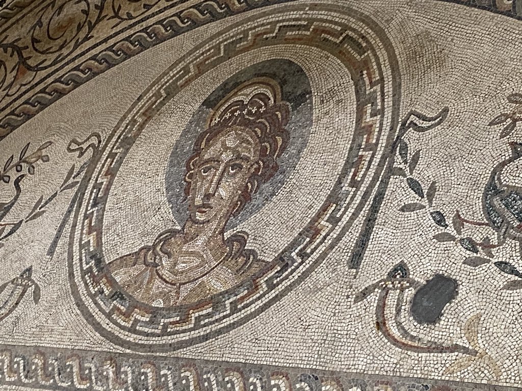 I’m in awe of these wonderful mosaics at Bignor Roman Villa! Look below for more info.