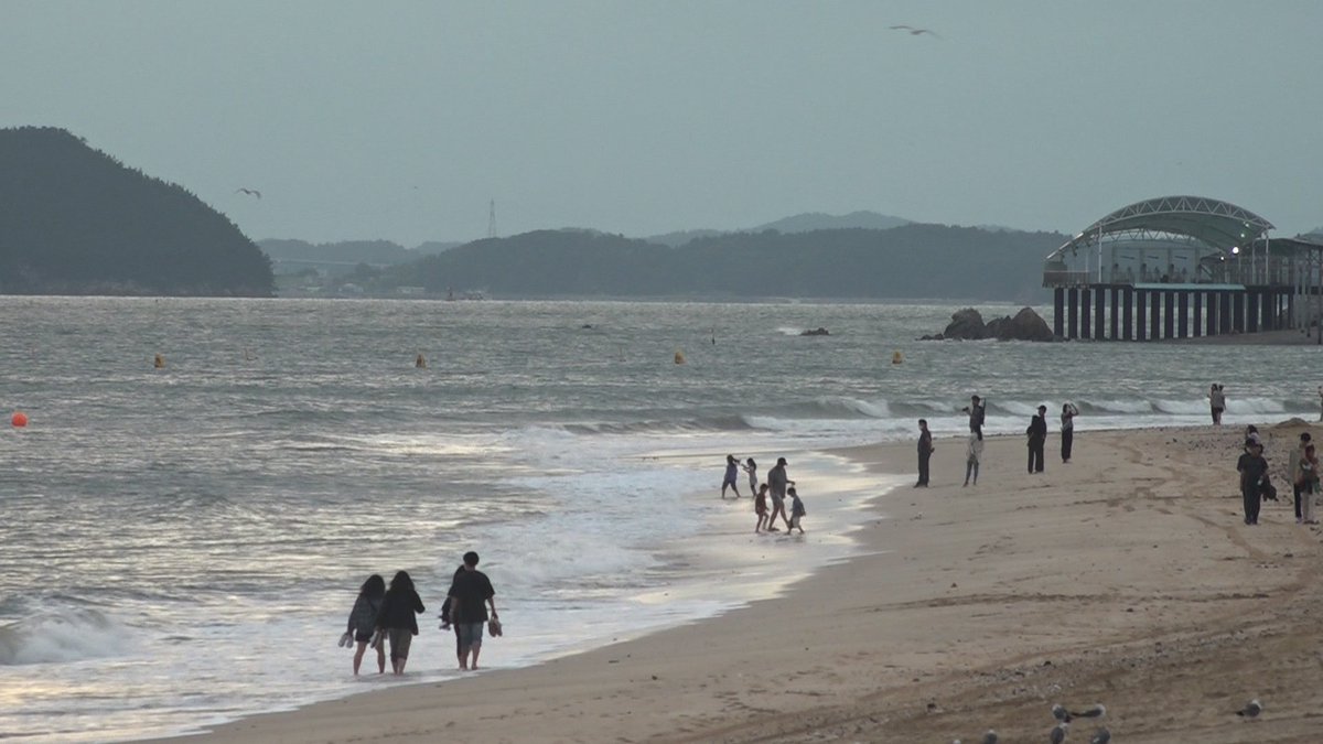 docu3days's tweet image. 오늘 밤 방영 예정이었던 다큐멘터리 3일
&amp;lt;여름을 부탁해 ㅡ 대천해수욕장 72시간&amp;gt;편이 결방되었음을 알려드립니다. 
이후 방송 일정은 재공지 하겠습니다. 
감사합니다.