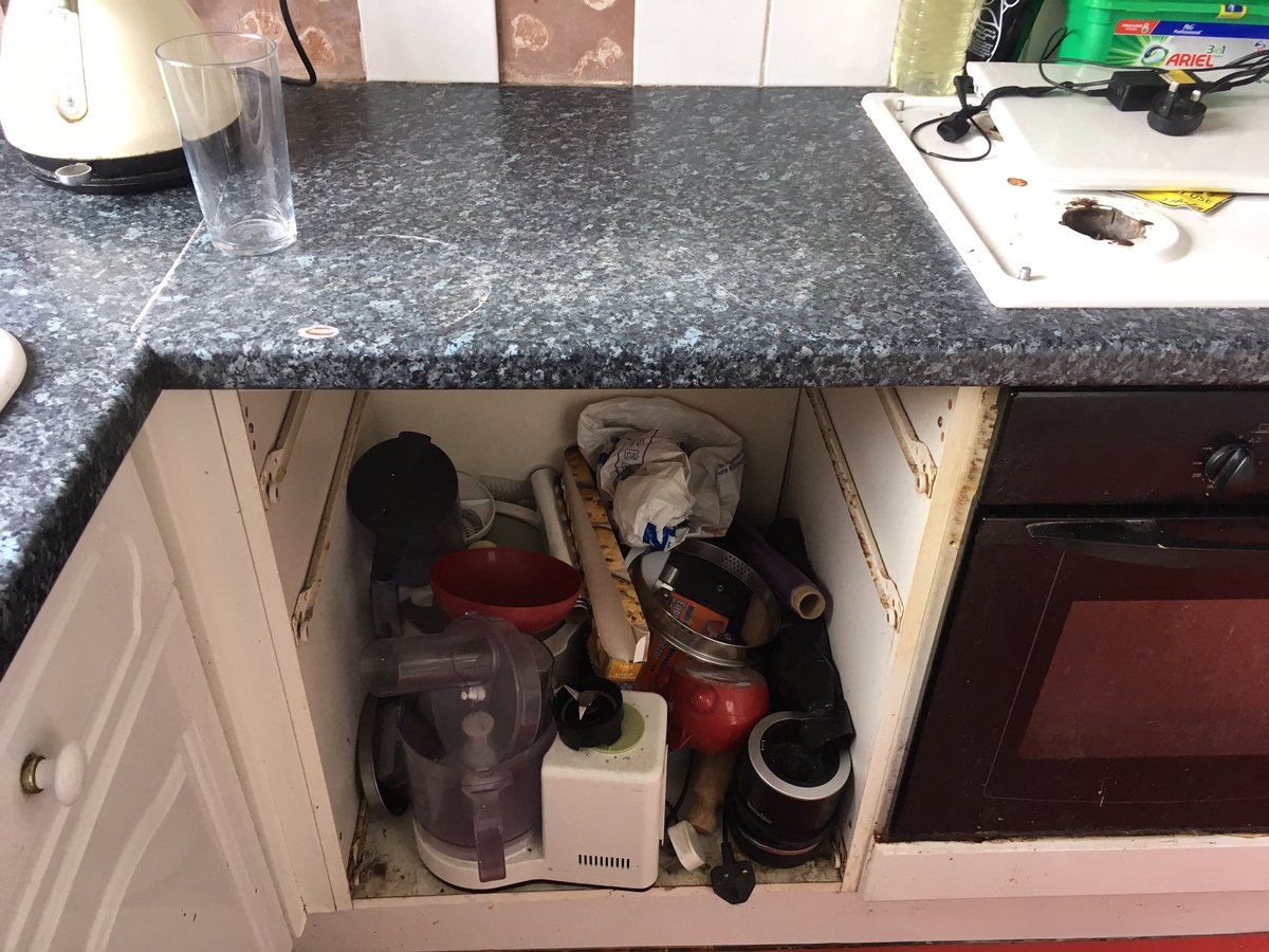 SalvageSplinter's tweet photo. Before and after. Kitchen makeover. https://t.co/Zc6CItjM1U