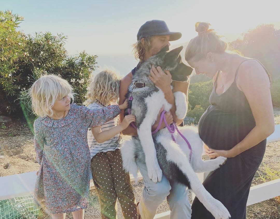 They're the most beautiful family I've ever seen😍 love this pic sm❤ 

Repost @swrightolsen
• • • • • •
✨💫✨💫✨💫✨ #35weeks @/Sonya.bishop @ericcolsen @/aspentheakita

#ericchristianolsen #ericcolsen #ericolsen #sarahwrightolsen #saraholsen #esmeolsen #wyattolsen